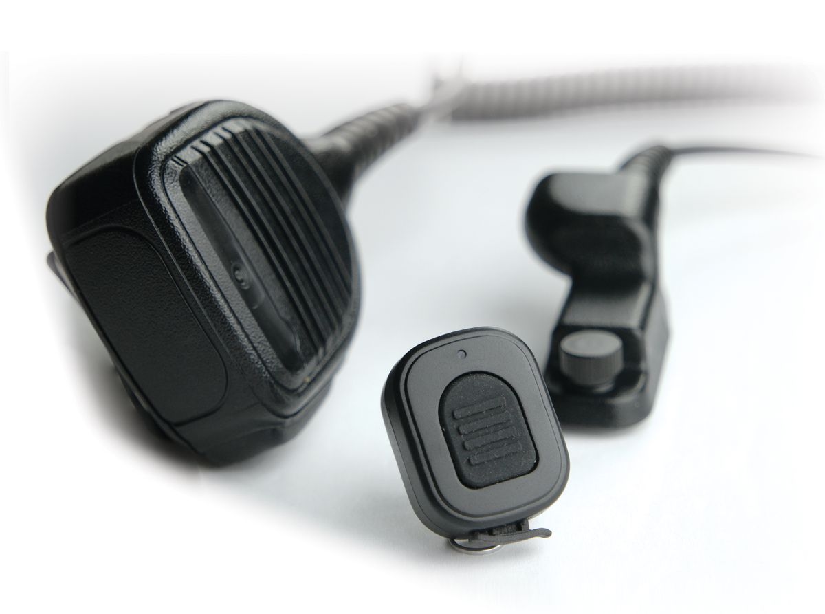 This speaker microphone lets you convert to an external headset with